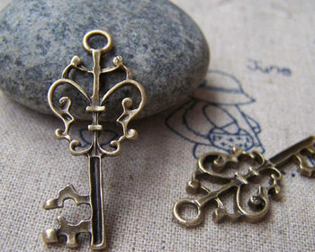 Accessories - 10 Pcs Of Antique Bronze Skeleton Key Charms Pendants 16x36mm A201