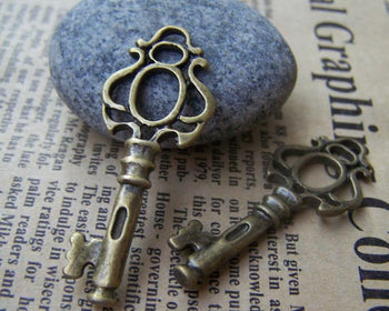Accessories - 10 Pcs Of Antique Bronze Skeleton Key Charms Pendants 17x43mm A189