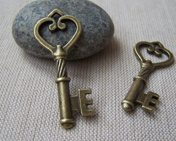 Accessories - 10 Pcs Of Antique Bronze Skeleton Key Charms Pendants 18x45mm A175