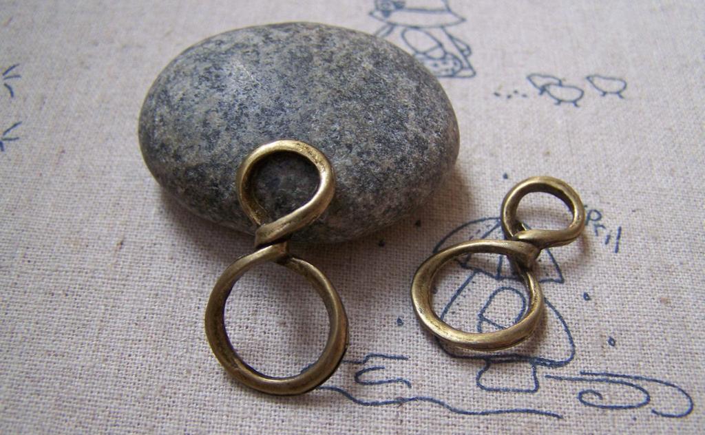 Accessories - 10 Pcs Of Antique Bronze Twisted Ring Charms 16x31mm A2468