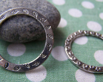 Accessories - 10 Pcs Of Antique Silver Flower And Leaf Circle Ring Charms 32mm A3477