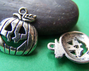 Accessories - 10 Pcs Of Antique Silver Halloween Pumpkin Charms 16x18mm A1087