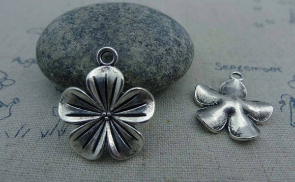 Accessories - 10 Pcs Of Antique Silver Lovely Flower Charms 19x19mm  A1009