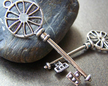 Accessories - 10 Pcs Of Antique Silver Lovely Flower Key Charms Pendants 20x60mm A1241