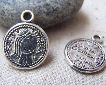 Accessories - 10 Pcs Of Antique Silver Lovely Princess Round Charms 16mm A1387