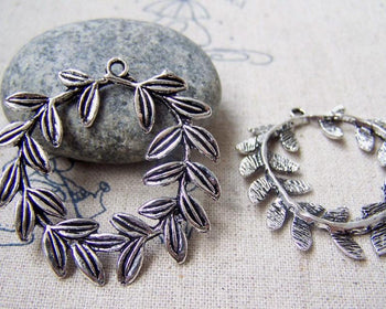 Accessories - 10 Pcs Of Antique Silver Olive Leaf Wreath Charms Pendants 38x38mm A2890