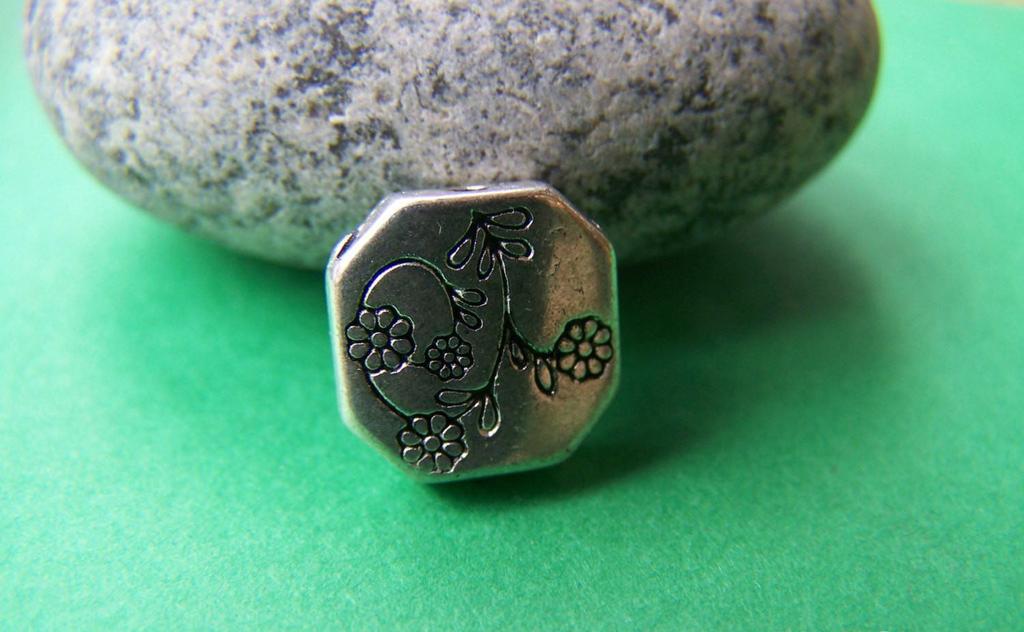 Accessories - 10 Pcs Of Antique Silver Rondelle Octagon Flower Beads Double Sided   11mm A1111