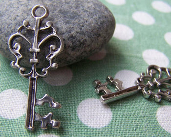 Accessories - 10 Pcs Of Antique Silver Skeleton Key Charms Pendants 16x36mm A1229