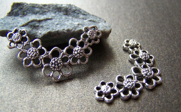 Accessories - 10 Pcs Of Antique Silver V Shaped Five Flower Connectors Charms 20x33mm A973