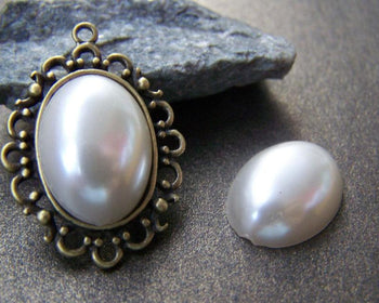 Accessories - 10 Pcs Of Resin Pearl White Oval Cameo Cabochons 13x18mm A3627