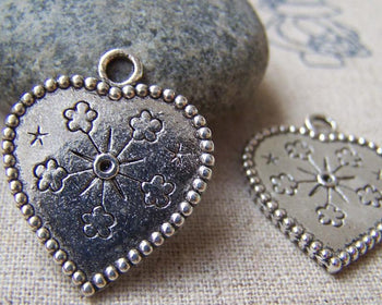 Accessories - 10 Pcs Of Tibetan Silver Lovely Flower Heart Charms Double Sided 23x27mm A1762