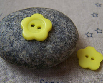 Accessories - 10 Pcs Of Yellow Plum Flower Plastic Buttons 14mm A5728