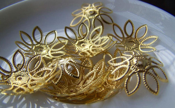 Accessories - 100 Pcs Of Gold Tone Filigree Flower Beads Cap 19mm  A5326