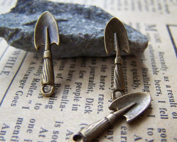 Accessories - 12 Pcs Of Antique Bronze Spade Charms 6.5x22.5mm A1424