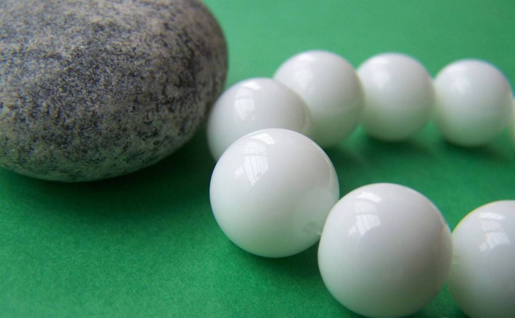 Accessories - 13 Inches Strand (28pcs) Of Milky White Plastic Round Acrylic Beads 12mm A3922