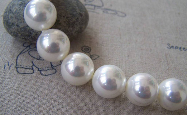 Accessories - 15.4 Inches Strand (28 Pcs) Of Natural Shell White Round Pearls 14mm A2461