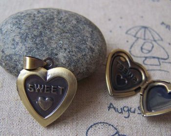 Accessories - 2 Pcs Of Antique Bronze Brass Sweet Heart Photo Locket Pendants 19x21mm A4332