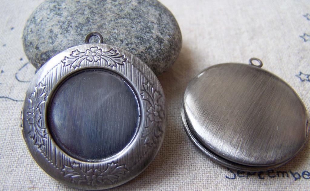 Accessories - 2 Pcs Of Antique Silver Finished Brass Round Bezel Photo Lockets 32mm A5606