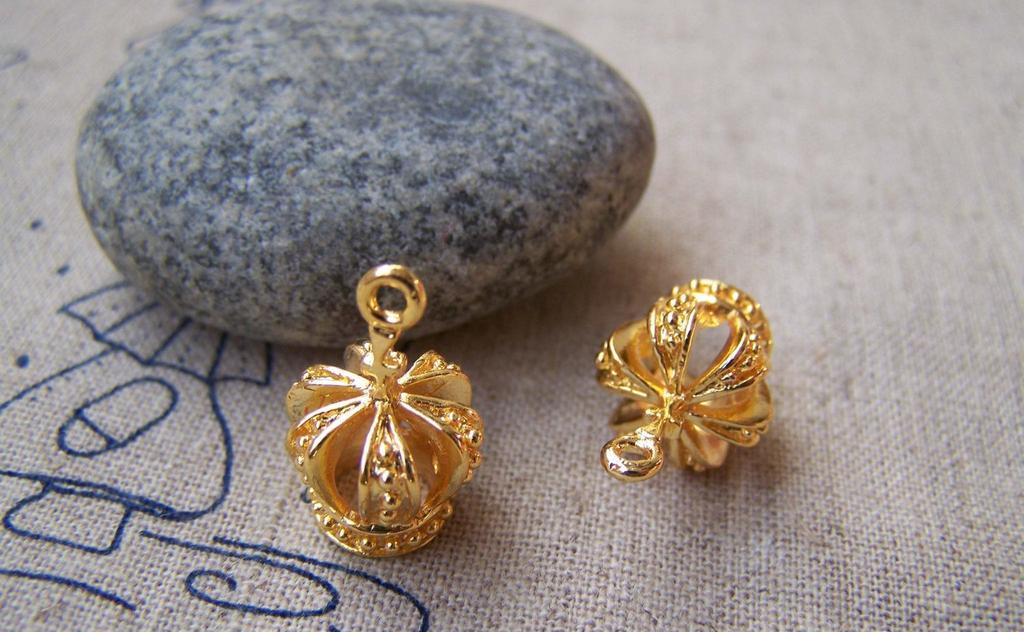 Accessories - 2 Pcs Of Gold Plated Brass Filigree 3D Crown Charms 13x19mm A2770