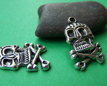 Accessories - 20 Pcs Antique Silver Skull And Crossbones Charms 15x25mm A1565