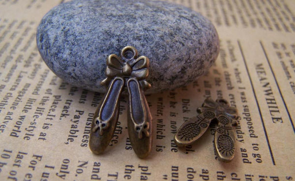 Accessories - 20 Pcs Of Antique Bronze Bow Tie Ballet Shoes Charms 12x20mm A3284