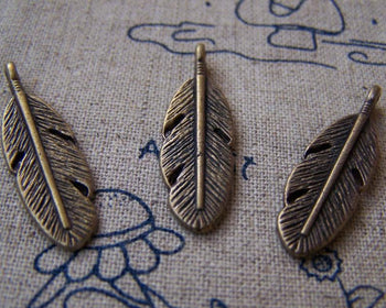 Accessories - 20 Pcs Of Antique Bronze Feather Charms 9x30mm A366