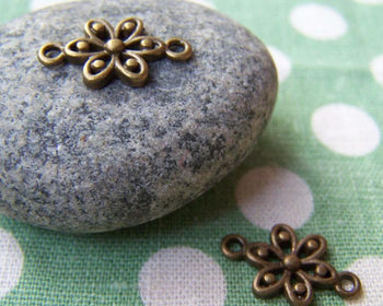 Accessories - 20 Pcs Of Antique Bronze Filigree Six Leaf Flower Connector Charms 10.5x18mm A3327