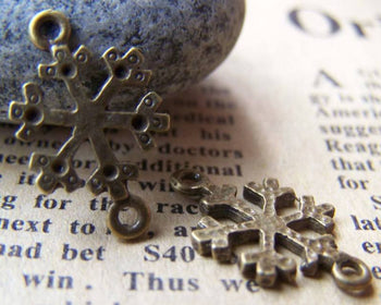 Accessories - 20 Pcs Of Antique Bronze Filigree Snowflake Connectors Charms 12x19mm A1743