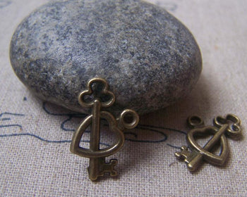 Accessories - 20 Pcs Of Antique Bronze Lovely Heart And Key Charms 12x19mm A4864