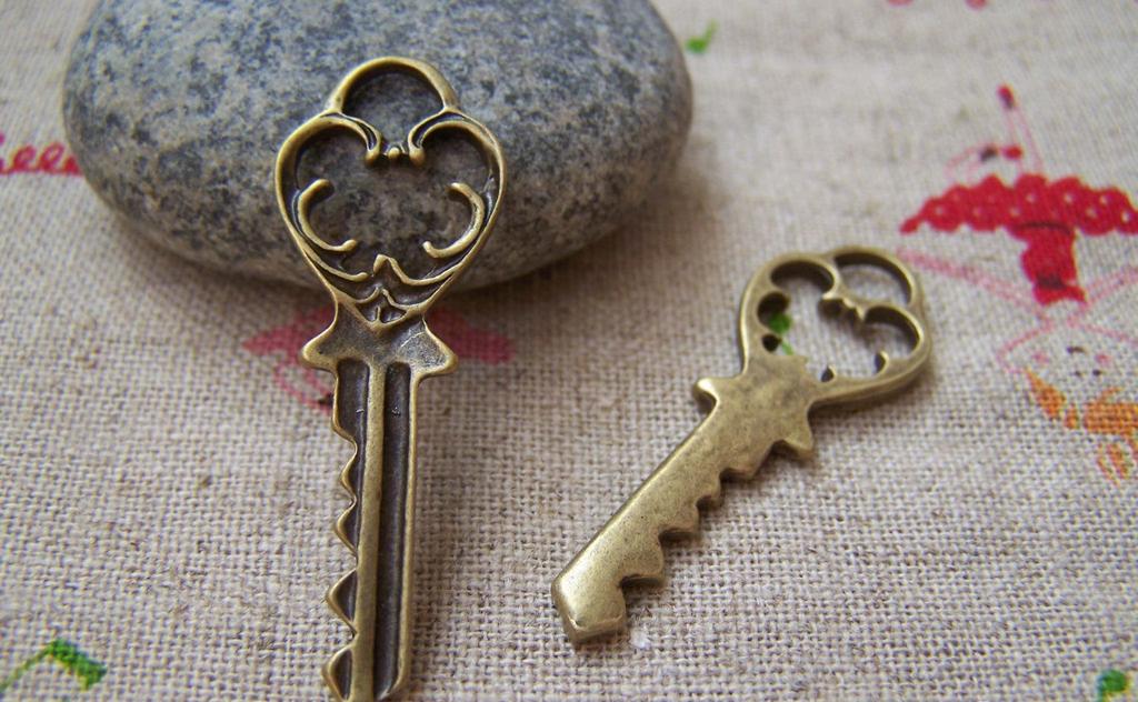 Accessories - 20 Pcs Of Antique Bronze Skeleton Key Charms 13x37mm A308