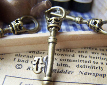 Accessories - 20 Pcs Of Antique Bronze Skeleton Key Charms Pendants 9x35mm A182