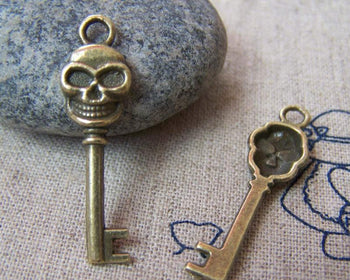 Accessories - 20 Pcs Of Antique Bronze Skull Key Charms 8x28mm A195