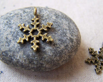 Accessories - 20 Pcs Of Antique Bronze Snowflake Charms 15x21mm A5599