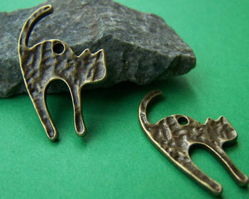 Accessories - 20 Pcs Of Antique Bronze Textured Angry Cat Charms 18x26mm A665