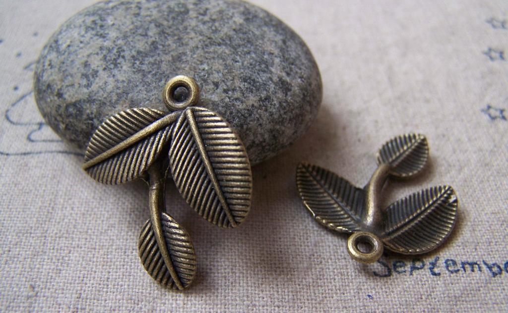 Accessories - 20 Pcs Of Antique Bronze Three Leaf Branch Charms 24x26mm A5777