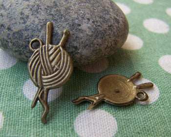 Accessories - 20 Pcs Of Antique Bronze Yarn Ball With Knitting Needles Charms 11x25mm A1449