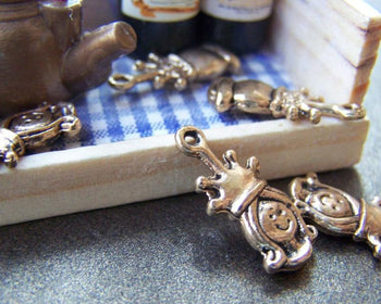 Accessories - 20 Pcs Of Antique Gold  Bead Queen Charms 9x16mm A3410