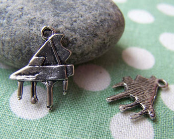 Accessories - 20 Pcs Of Antique Silver Grand Piano Charms 15x17mm A1672