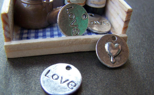 Accessories - 20 Pcs Of Antique Silver Heart Round Charms 15mm  A1358