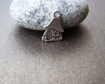 Accessories - 20 Pcs Of Antique Silver Lovely Cartoon House Charms 10x15mm A895