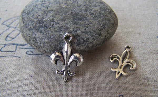 Accessories - 20 Pcs Of Antique Silver Lovely Flower Lily Charms 12x18mm A2336