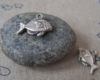 Accessories - 20 Pcs Of Antique Silver Lovely Salmon Fish Charms 10x18mm A4625
