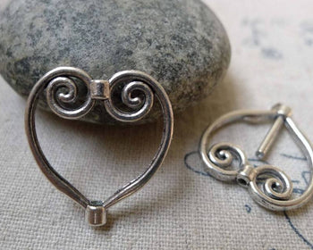 Accessories - 20 Pcs Of Antique Silver Swirly Heart Spacer Charms Connector 20x21mm A6054