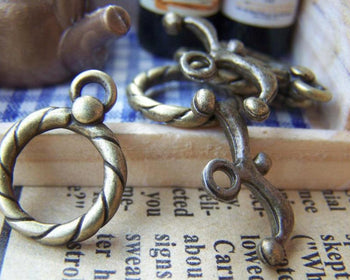Accessories - 20 Sets Of Antique Bronze  Coil Bow Toggle Clasps A231