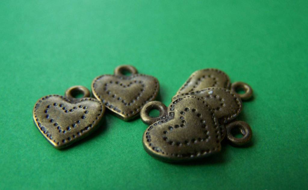 Accessories - 30 Pcs Of Antique Bronze Dotted Heart Charms 11x13mm A1507