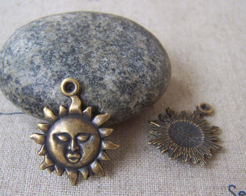 Accessories - 30 Pcs Of Antique Bronze Lovely Sun Face Charms 18mm A4685