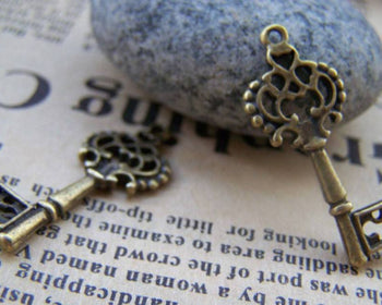 Accessories - 30 Pcs Of Antique Bronze Skeleton Key Charms 11x25mm A185