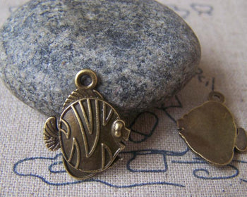 Accessories - 30 Pcs Of Antique Bronze Tropical Fish Charms 16x20mm A4606