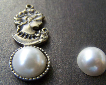 Accessories - 30 Pcs Of Resin Pearl White Round Cameo Cabochons  12mm A2826