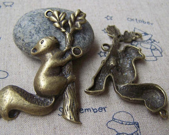 Accessories - 4 Pcs Of Antique Bronze Squirrel On Tree Trunk Pendants Charms 37x56mm A3356